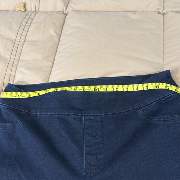 Chico's Perfect Stretch Capri Pants - Picture 6 of 6